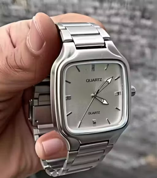 Stylish analog watch for men